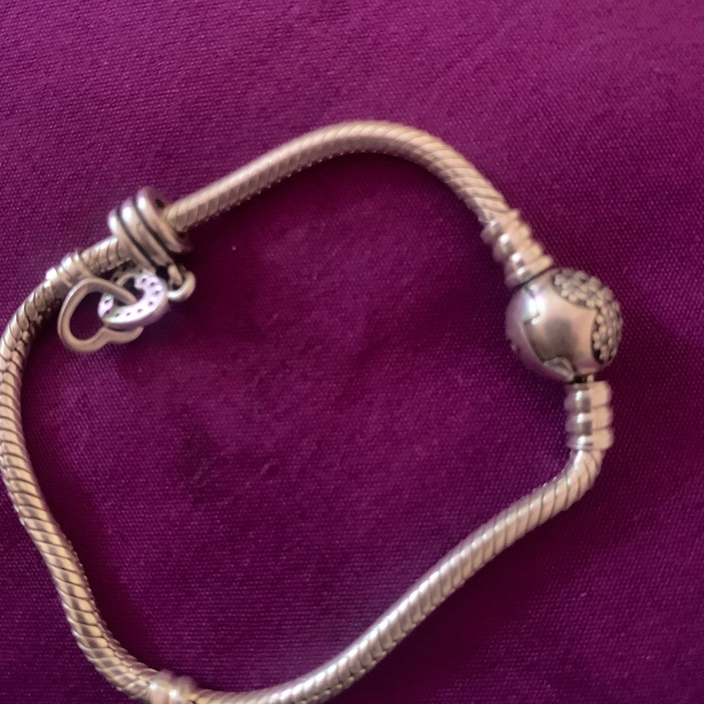 Pandora bracelet (kids size)ps:it’s real